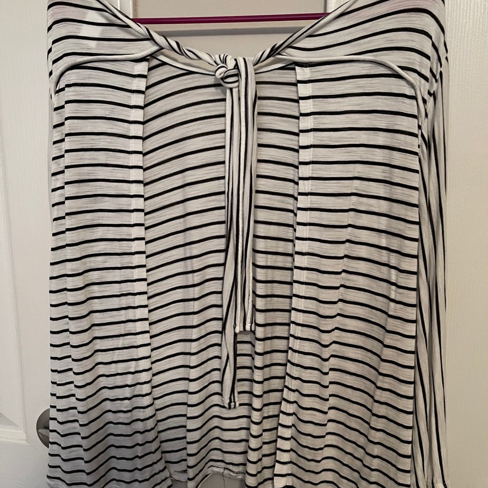 Long sleeve & opened back - Picture 3 of 3